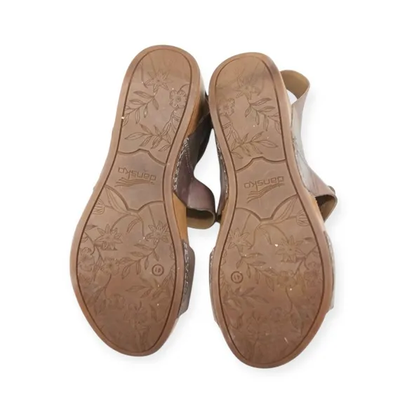 Dansko Lou Ankle Strap Burnished Taupe Clog sandals Size: 41