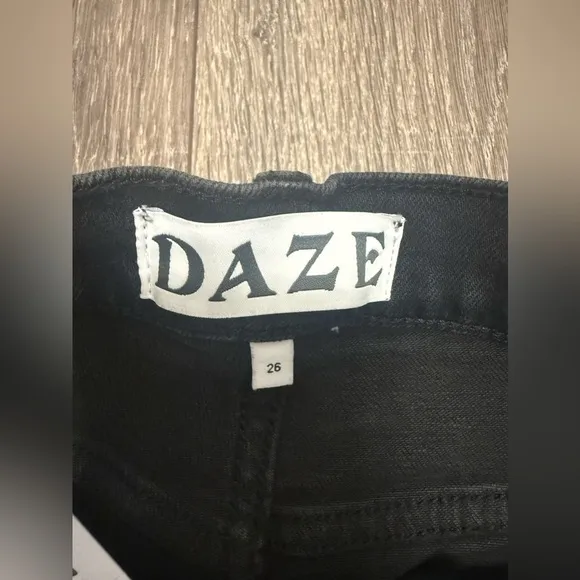 Daze Women’s Black Denim Shorts Size 26 NWT
