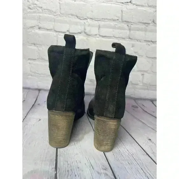 DIBA TRUE Later On Gold Metallic/Black Leather and Suede Notched Bootie Size 8W