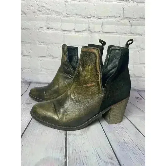 DIBA TRUE Later On Gold Metallic/Black Leather and Suede Notched Bootie Size 8W