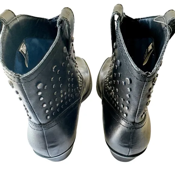 DINGO Women's DUSTY Studded Black Leather Western Ankle Boots DI-150 Size 10M