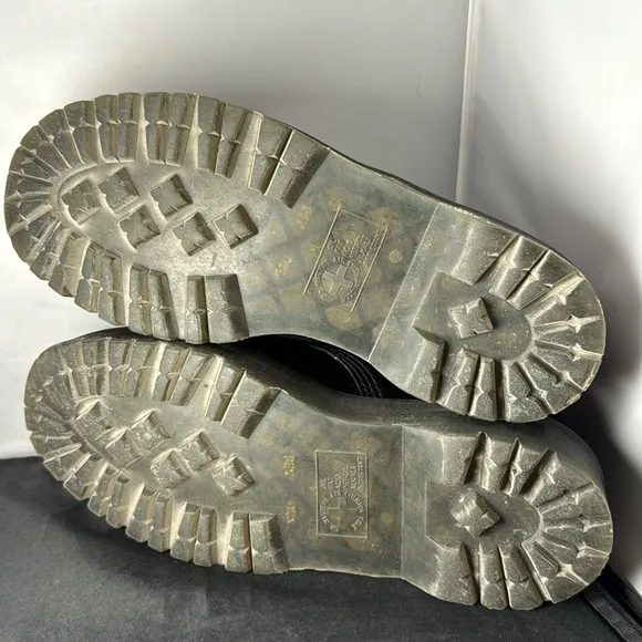 DOC MARTENS 8053 PLATFORM SHOES Women’s size 11 Men’s 10