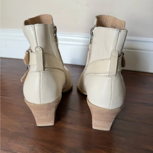 Dolce Vita NWOT Women's Cream Ankle Buckle Boots-Size 9.5