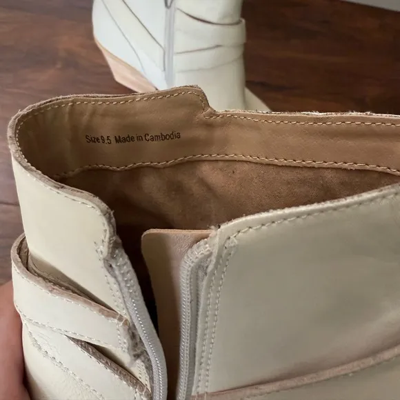 Dolce Vita NWOT Women's Cream Ankle Buckle Boots-Size 9.5