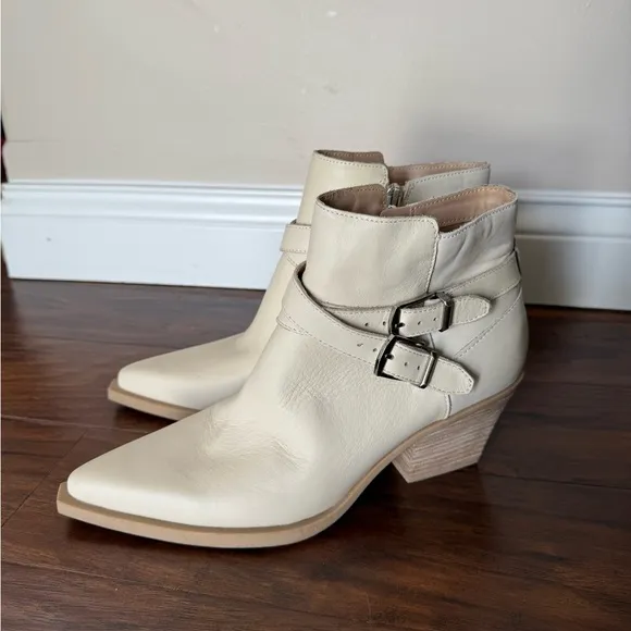 Dolce Vita NWOT Women's Cream Ankle Buckle Boots-Size 9.5