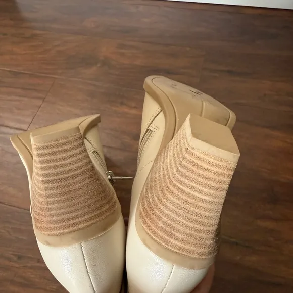 Dolce Vita NWOT Women's Cream Ankle Buckle Boots-Size 9.5