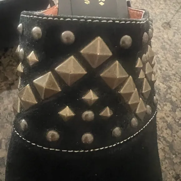Donald J. Pliner Black Studded Women's ShoesSize 10