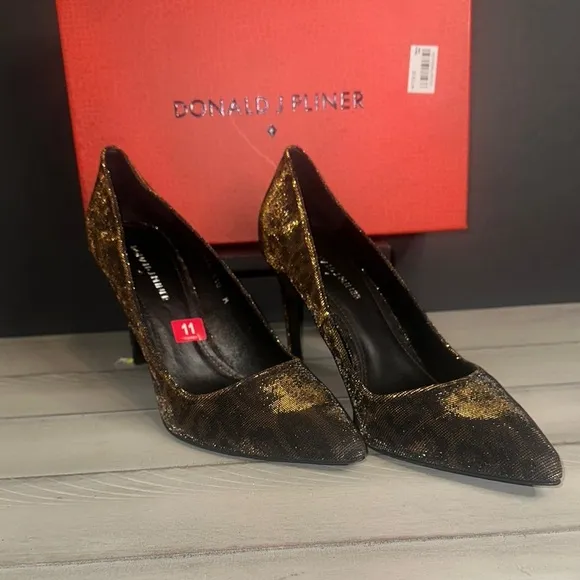 Donald J. Pliner Women's Black and Gold Heels