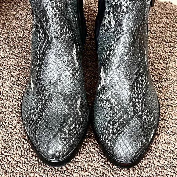Donald Pliner Black and Gray leather Snakeskin luxury knee high boots