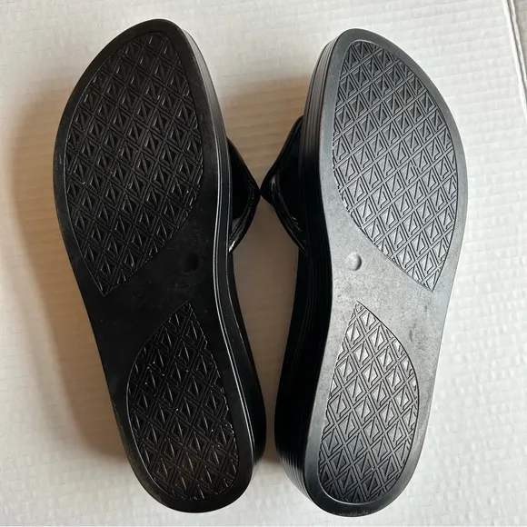 DONALD PLINER Chunky Summer Black Colorful Craft Slip On Fiji Sandals Size 8.