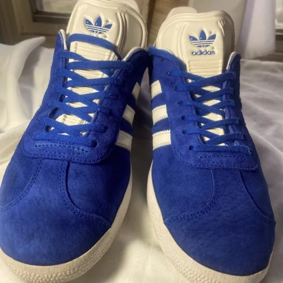 Dope retro inspired blue suede shoes. Vintage adidas gazelles.