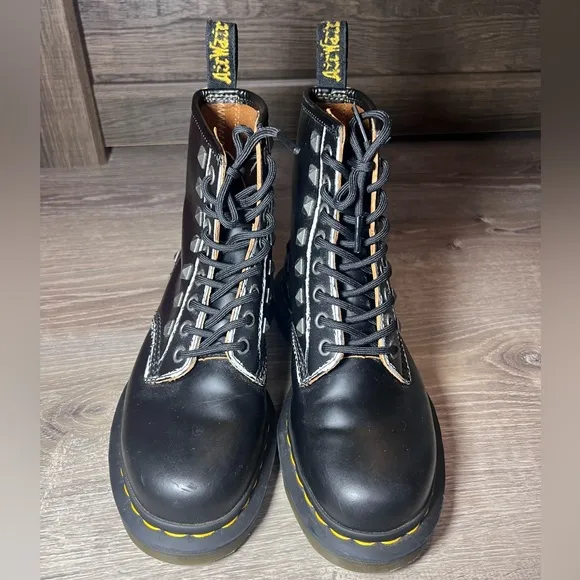 Dr. Martens 1460 STUD Boots Size 6