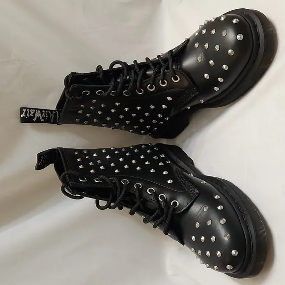 Dr. Martens 1460 Stud Wanama Leather Lace Up Black Combat Boots (M 7, L 8)