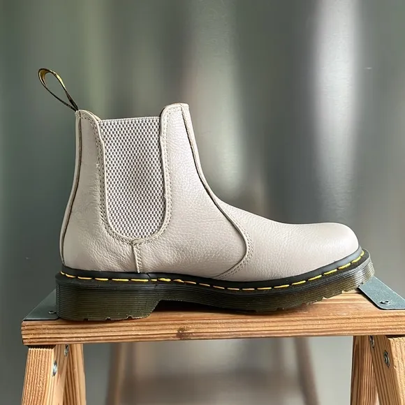Dr. Martens 2976 Chelsea Boots 7 NWT