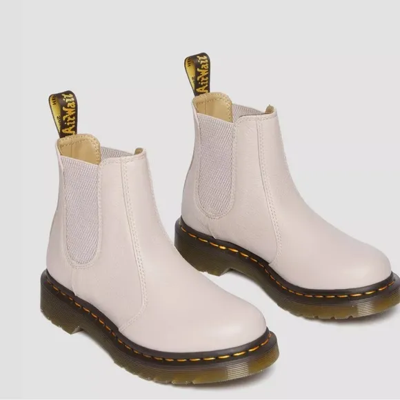 Dr. Martens 2976 Chelsea Boots 7 NWT