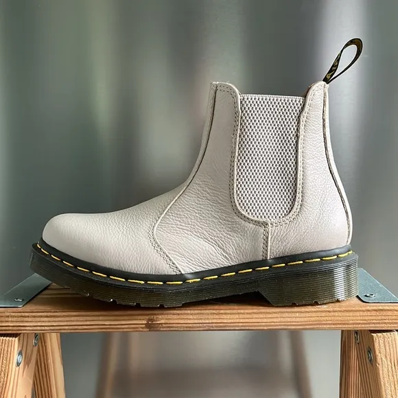 Dr. Martens 2976 Chelsea Boots 7 NWT