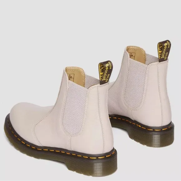 Dr. Martens 2976 Chelsea Boots 7 NWT