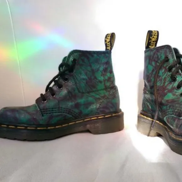 DR. MARTENS • 90s Turquoise Tie Dye Leather Boots