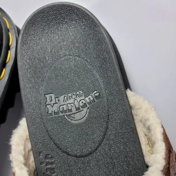 Dr Marten's Mens Size 11/ Women Size 12 Sandals