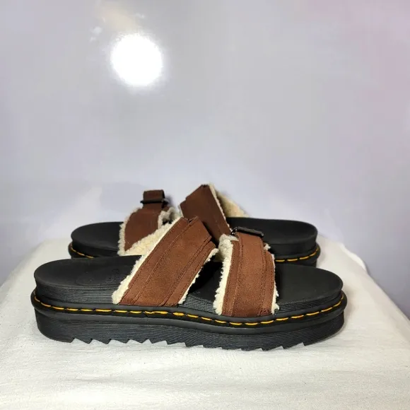 Dr Marten's Mens Size 11/ Women Size 12 Sandals
