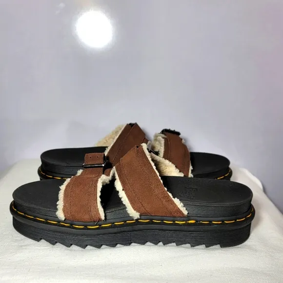 Dr Marten's Mens Size 11/ Women Size 12 Sandals
