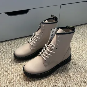 Dr. Martens Zavala Bootie Vintage Taupe Size 7 LeatherCombat Boots
