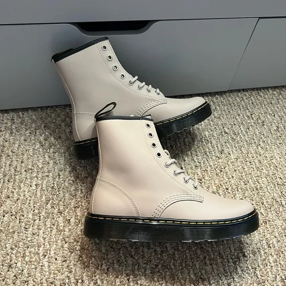 Dr. Martens Zavala Bootie Vintage Taupe Size 7 LeatherCombat Boots