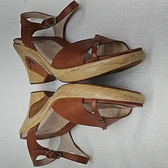 Dromedaris sandals leather size 6.5 US size 37 EU