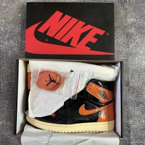 DS Mens Nike Air Jordan 1 Retro High Shattered Backboard 3.0 Sz 9.5 (555088-028)