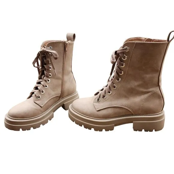 DV Dolce Vita Women's Glisten Lug-Sole Combat Boots 6 Grunge Outdoorsy Chic Farm