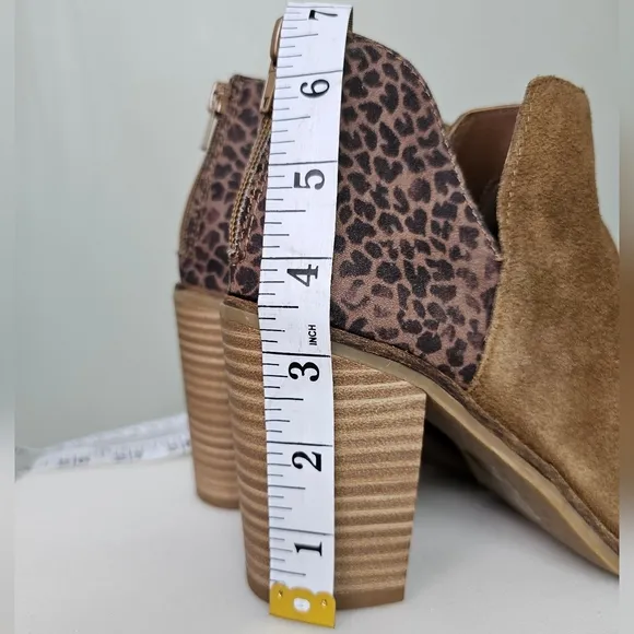 DV8 Dolce Vita Shai Leopard Tan Suede Heeled Bootie 7.5