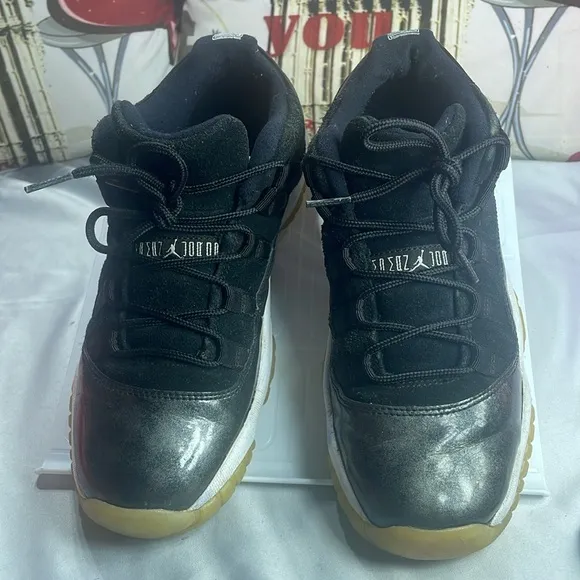 (E3) AIR JORDAN XI RETRO LOW#528896-010 BASKETBALL SHOES SIZE 7A BLACK METALLIC