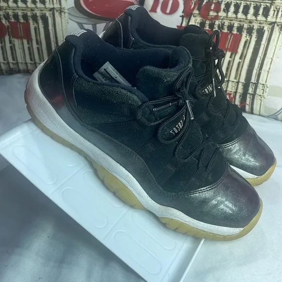(E3) AIR JORDAN XI RETRO LOW#528896-010 BASKETBALL SHOES SIZE 7A BLACK METALLIC