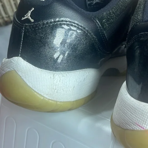 (E3) AIR JORDAN XI RETRO LOW#528896-010 BASKETBALL SHOES SIZE 7A BLACK METALLIC