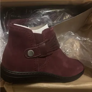 Earth Women's Ankle Boots in Burgundy