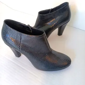 Ecco Round Toe Shootie Black Textured Ankle Boots 3 inch Heel US Size 7.5 EU 39