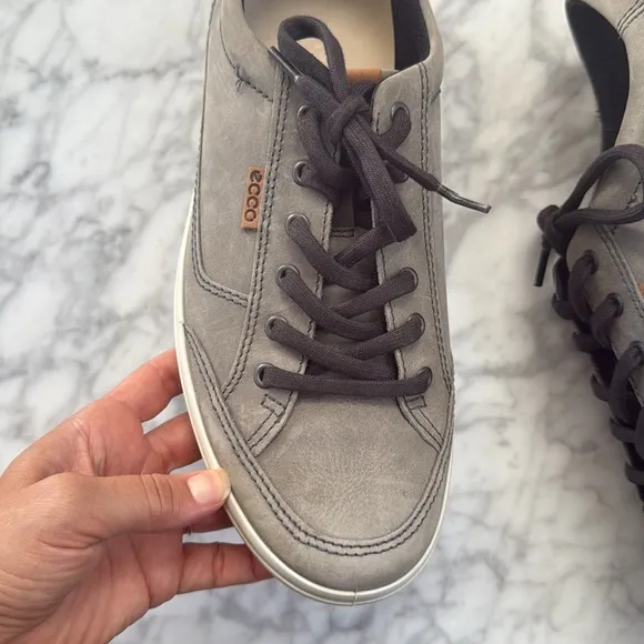 ECCO Shoes Mens Sz 11 Gray Soft Leather Causal Every Day Low Top Sneaker