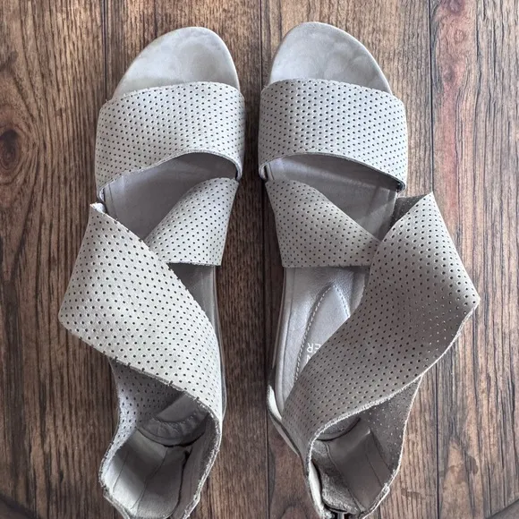 Eileen Fisher Sport Sandal SZ 7.5 Moon Nubuck