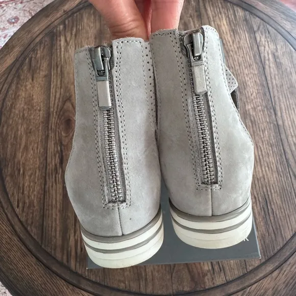 Eileen Fisher Sport Sandal SZ 7.5 Moon Nubuck