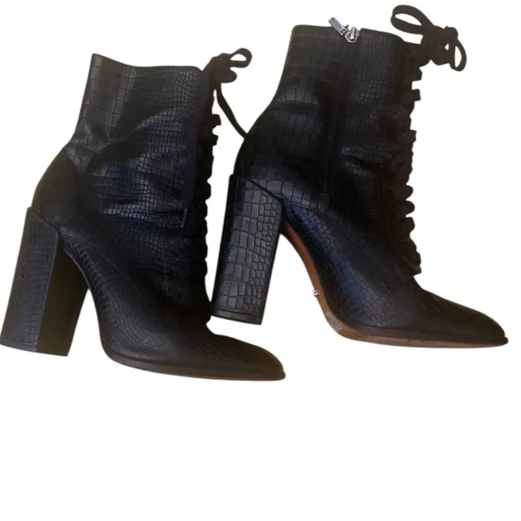 Elegant Black Croc-Embossed Women's Boots