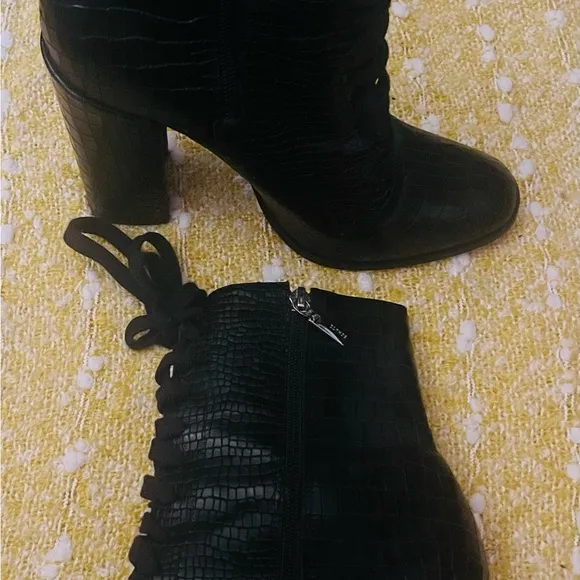 Elegant Black Croc-Embossed Women's Boots