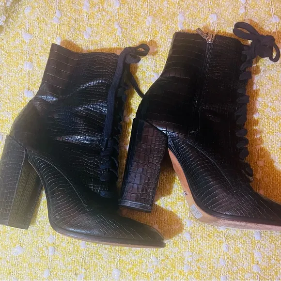 Elegant Black Croc-Embossed Women's Boots