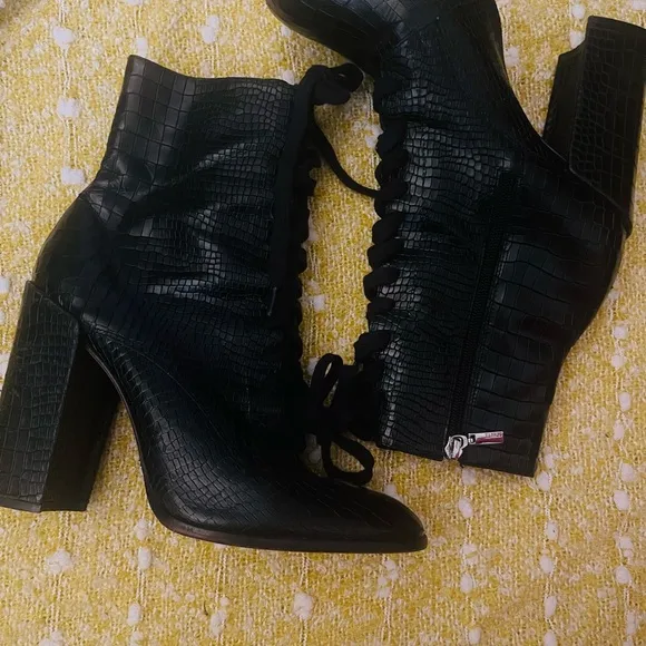 Elegant Black Croc-Embossed Women's Boots