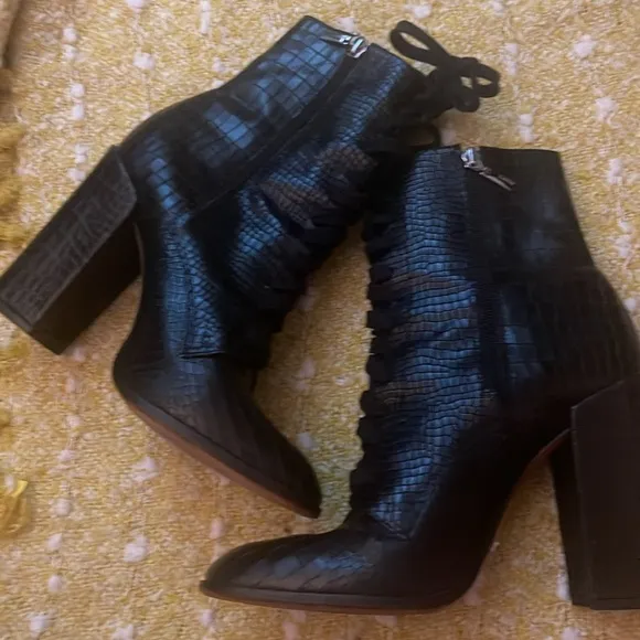 Elegant Black Croc-Embossed Women's Boots