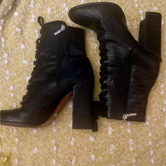Elegant Black Croc-Embossed Women's Boots