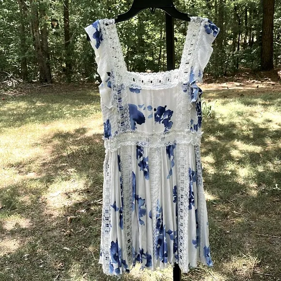 EUC BUDDY LOVE SUMMER/SPRING DRESS SIZE XS blue/white