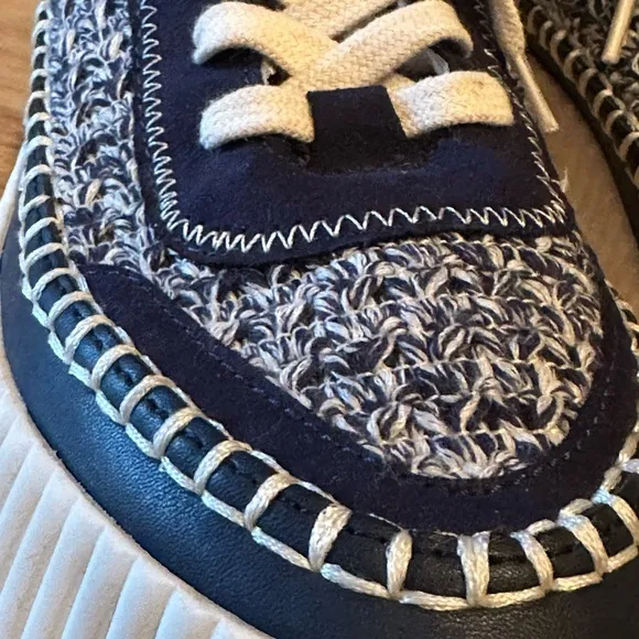 EUC DOLCE VITA Dolen Denae Womens Shoes Sneakers Cream and Navy Platform Size 9