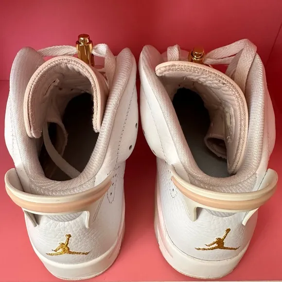 EUC JORDAN Air Retro 6 Gold Hoops