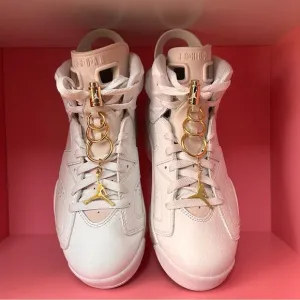 EUC JORDAN Air Retro 6 Gold Hoops