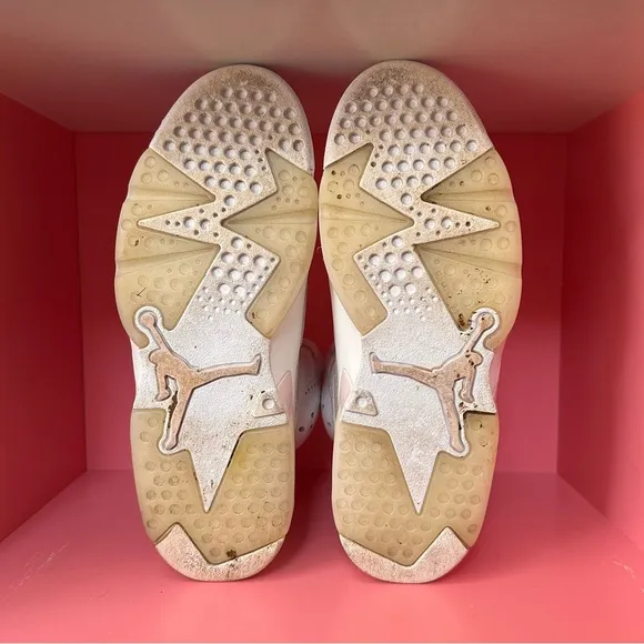 EUC JORDAN Air Retro 6 Gold Hoops